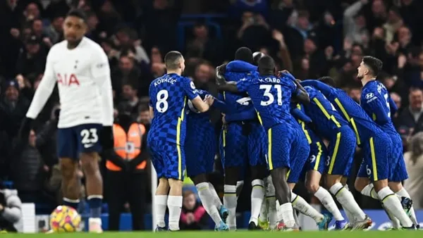 Rudiger bị CĐV Tottenham tấn công - Bóng Đá