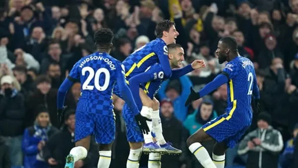 Rudiger bị CĐV Tottenham tấn công - Bóng Đá