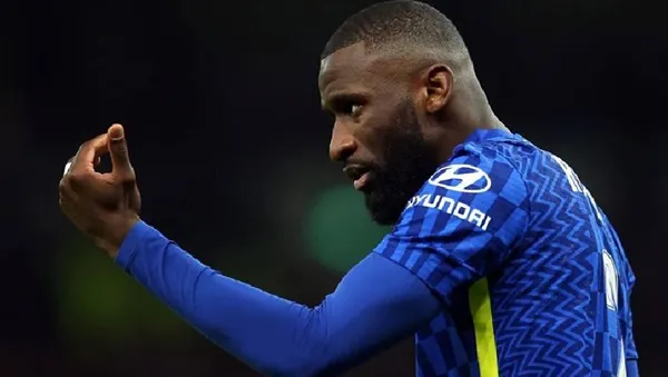 Rudiger bị CĐV Tottenham tấn công - Bóng Đá