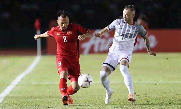 Hà Đức Chinh và câu chuyền từ Hoàng 'bò' - Bóng Đá