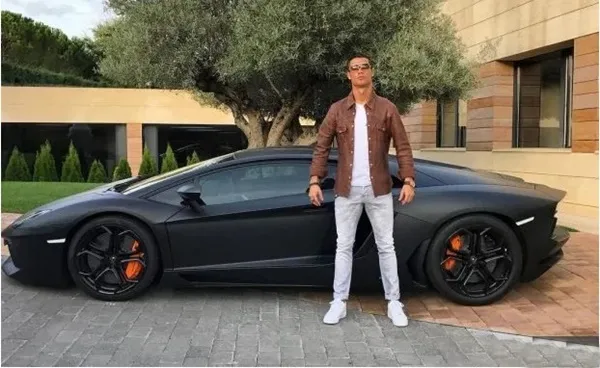Ronaldo mua Bugatti Centodieci - Bóng Đá