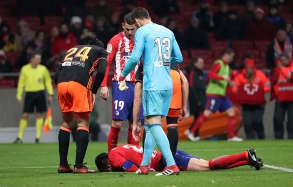 Đối phương giật cùi chỏ, sao Atletico Madrid gãy 3 răng cửa - Bóng Đá