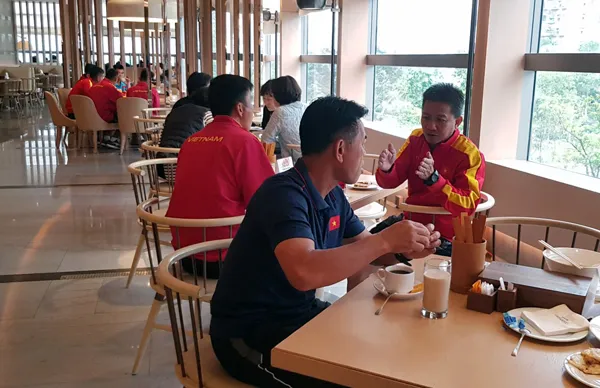 Chùm ảnh thầy trò Hoàng Anh Tuấn