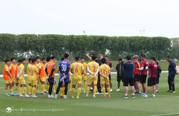 HLV Troussier chấp nhận chỉ trích, U20 Indonesia vỡ mộng World Cup? - Bóng Đá