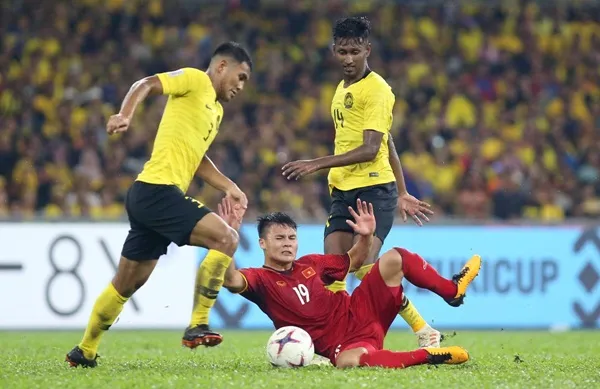 CĐV Malaysia tố ĐT Việt Nam đá “kung-fu” tại Bukit Jalil - Bóng Đá