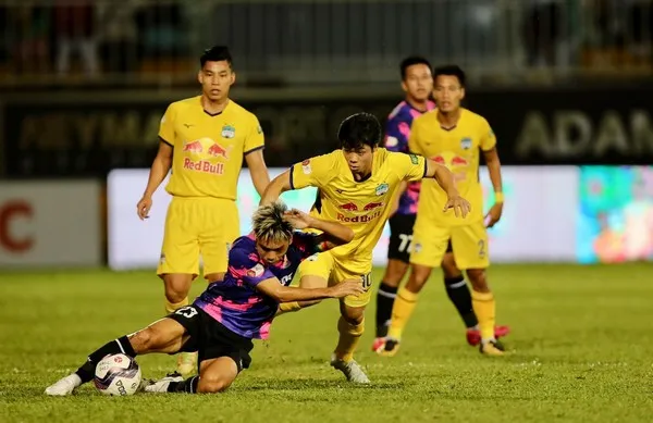 Vòng 15 V-League: Ứng cử viên ngã ngựa; HAGL tụt mất chiến thắng - Bóng Đá