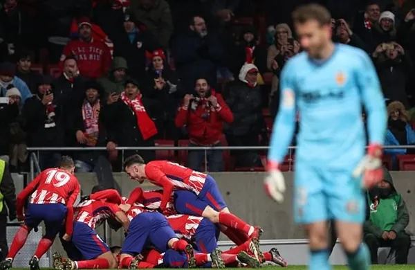 Đối phương giật cùi chỏ, sao Atletico Madrid gãy 3 răng cửa - Bóng Đá