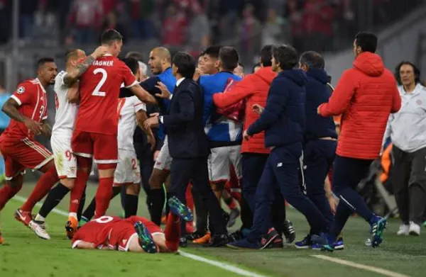 Không thể ghi bàn, Bayern và Sevilla phân định thắng thua bằng 'đấu võ' - Bóng Đá