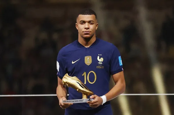 Hình ảnh khác lạ của Mbappe sau trận chung kết - Bóng Đá