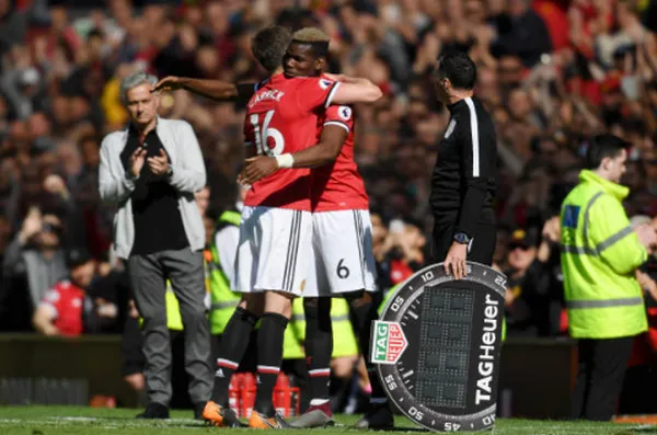 De Gea ôm 'găng vàng' nhìn Romero đóng vai chính trong khung gỗ - Bóng Đá