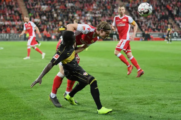 Chấn động Bundesliga, 'Thiên nga trắng' Stuttgart lại xuống hạng - Bóng Đá