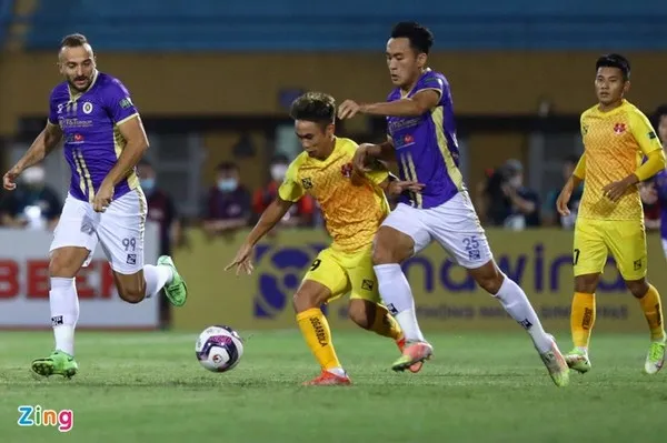 Vòng 6 V-League: Gia Lai giải hạn; Tiếng còi méo - Bóng Đá