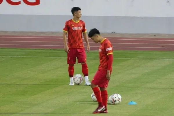 Bất ngờ ứng viên cầu thủ hay nhất AFF Cup của ĐT Việt Nam; Vua phá lưới V-League trở lại chốn cũ - Bóng Đá