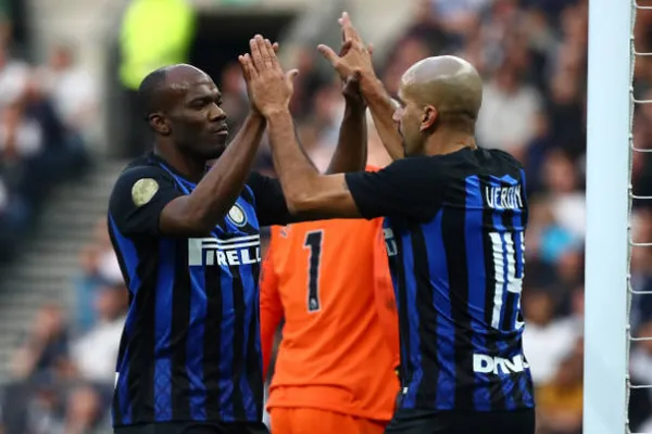 Jose Mourinho ngồi ghế huấn luyện huyền thoại Inter - Bóng Đá