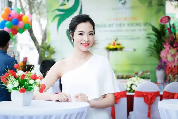 a-hau-thuy-van-trang-tran-phunutoday.vn3