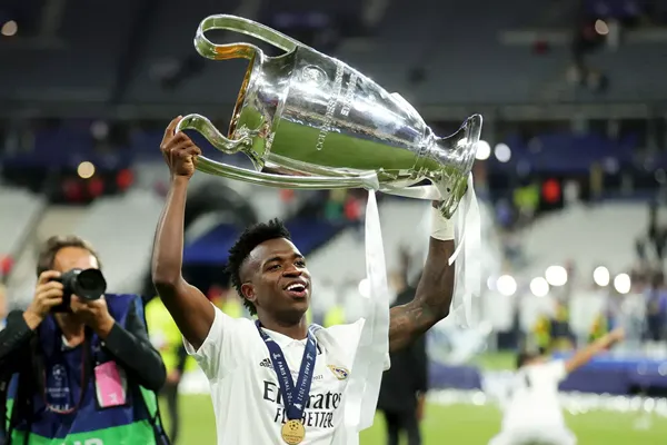 Vinicius bay cao cùng Real Madrid: Câu trả lời cho Zidane - Bóng Đá