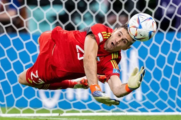 Argentina cần sự ngạo nghễ của Emiliano Martinez - Bóng Đá