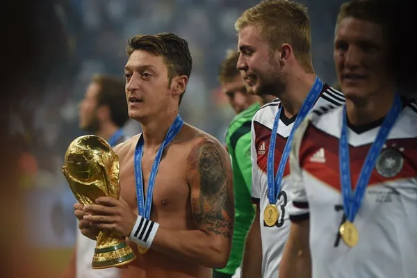 Mesut Ozil: Bóng đá đẹp và nhịp điệu thanh lịch - Bóng Đá