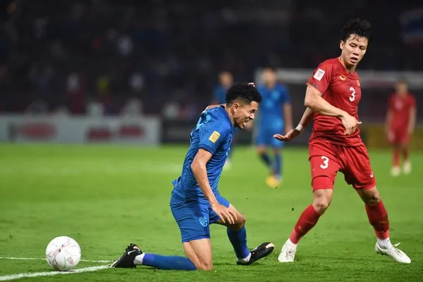 Dàn WAGs khoe sắc tại chung kết AFF Cup; CĐV Thái Lan chế nhạo Việt Nam - Bóng Đá