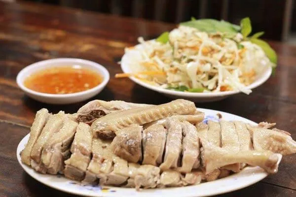 Bỏ ít gừng sả vào nồi nước dùng thịt vịt sẽ hết hôi