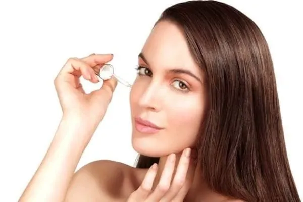 Có một số loại như retinol, AHA hay BHA có thể làm tăng độ nhạy cảm của da, đặc biệt khi kết hợp với vitamin C.