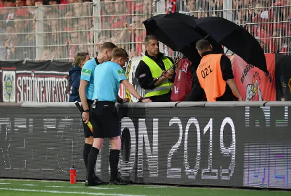 Chấn động Bundesliga, 'Thiên nga trắng' Stuttgart lại xuống hạng - Bóng Đá