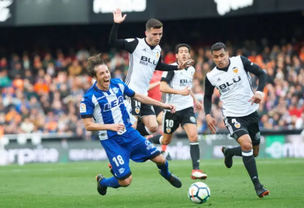 Đại thắng Alaves, Valencia tạm chiếm ngôi Real Madrid - Bóng Đá