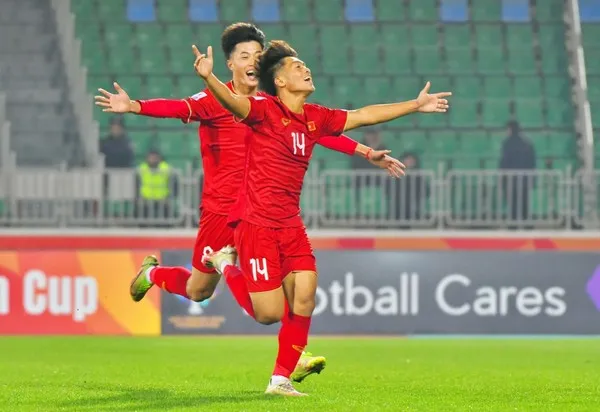 Chanathip vượt mặt Công Phượng; Huỳnh Như dự SEA Games 32 - Bóng Đá