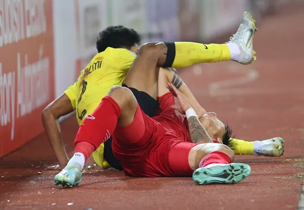 Malaysia kiện trọng tài cho tuyển Việt Nam hưởng penalty - Bóng Đá