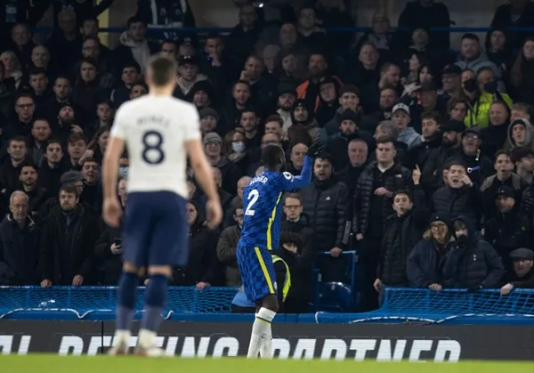 Rudiger bị CĐV Tottenham tấn công - Bóng Đá