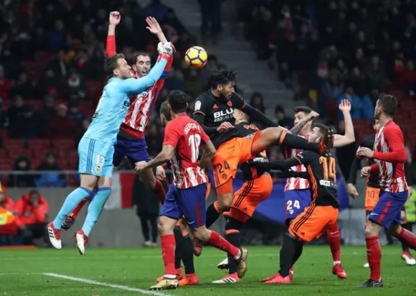 Đối phương giật cùi chỏ, sao Atletico Madrid gãy 3 răng cửa - Bóng Đá
