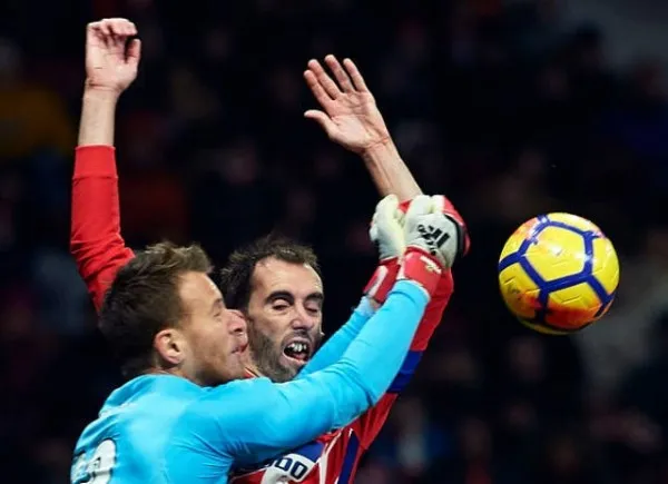 Đối phương giật cùi chỏ, sao Atletico Madrid gãy 3 răng cửa - Bóng Đá