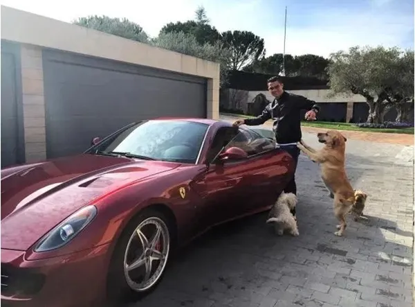 Ronaldo mua Bugatti Centodieci - Bóng Đá