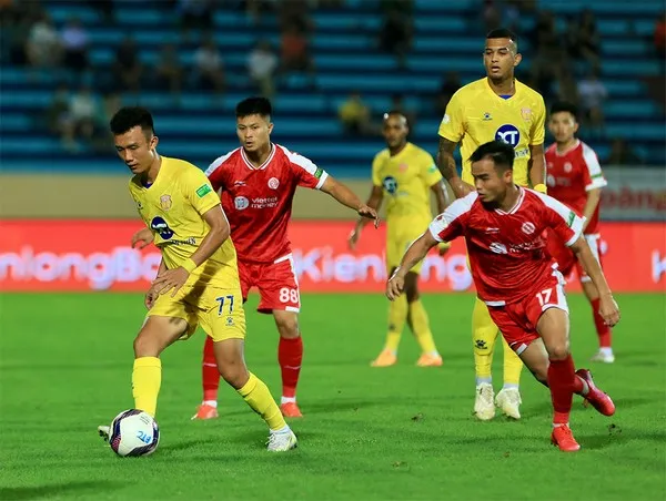 Top cuối V-League 2022: Căng mình tìm nguồn sống - Bóng Đá