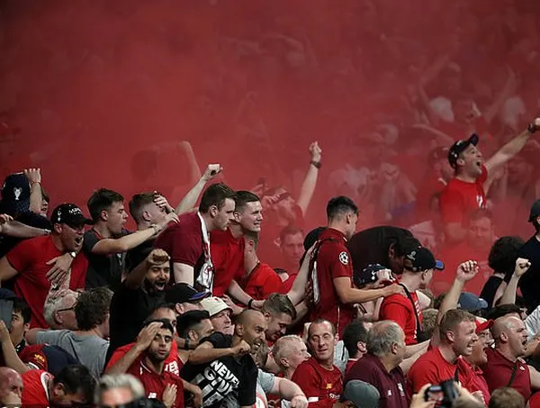 Láo nháo, fan Liverpool 'ăn gậy' từ cảnh sát Tây Ban Nha - Bóng Đá