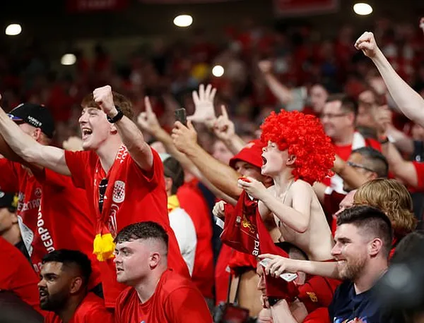 Láo nháo, fan Liverpool 'ăn gậy' từ cảnh sát Tây Ban Nha - Bóng Đá