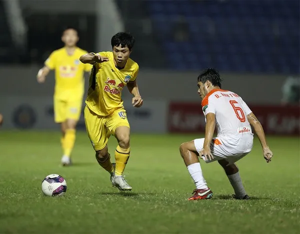 V-League 2022; Công Phượng chấn thương nặng - Bóng Đá