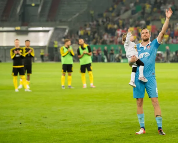 'Siêu thủ quân' nổ súng, Dortmund thắng nhẹ trận mở màn - Bóng Đá