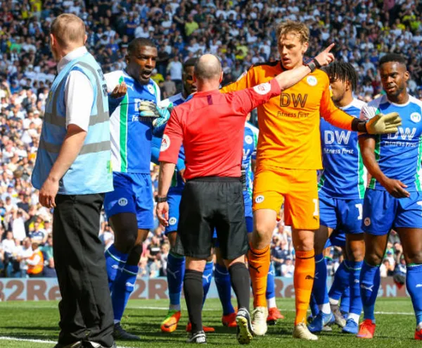 Thất bại khó hiểu, 'huyền thoại' nước Anh khiến cuộc đua lên Premier League căng thẳng tột cùng - Bóng Đá
