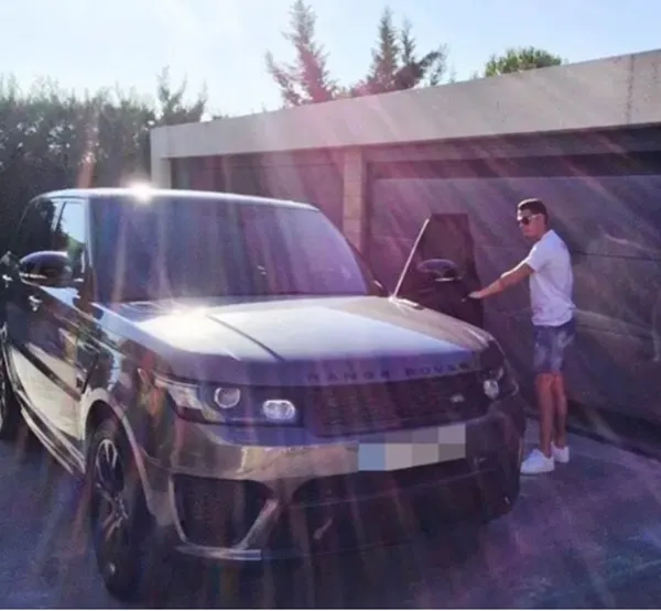 Ronaldo mua Bugatti Centodieci - Bóng Đá