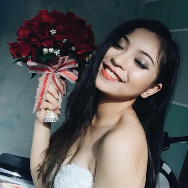 Nhan sắc xinh đẹp của bạn gái tiền vệ Quang Hải - Bóng Đá