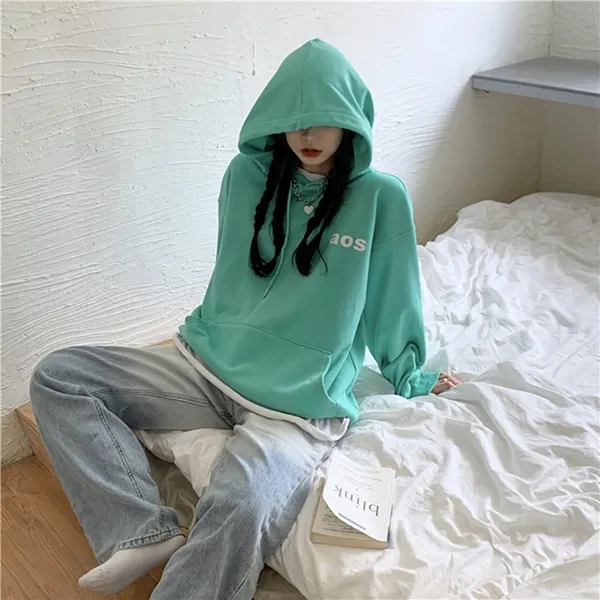 Chất liệu khá dày dặn nên dường như, mùa thu/đông mới chính là khoảng thời gian lý tưởng nhất để diện quần jeans.