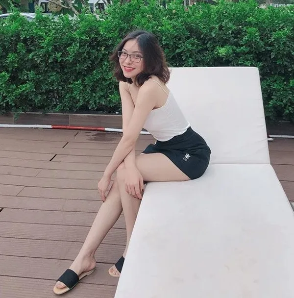 Nhan sắc xinh đẹp của bạn gái tiền vệ Quang Hải - Bóng Đá