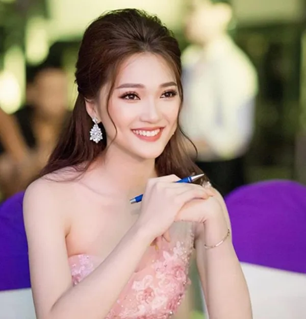 Vẻ khả ái của hot girl xứ Nghệ là bạn gái tin đồn của Văn Đức U23 - Bóng Đá