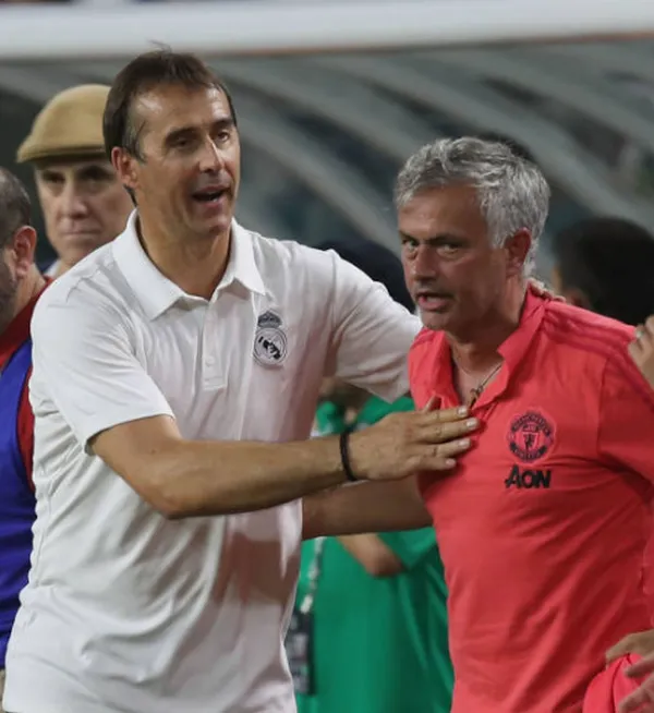 Mourinho 'quậy phá' ngoài đường pitch, Lopetegui phải đến giúp đỡ - Bóng Đá