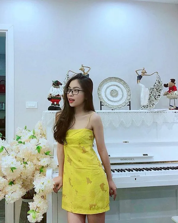Nhan sắc xinh đẹp của bạn gái tiền vệ Quang Hải - Bóng Đá