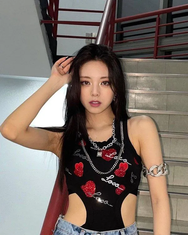 idol-gen-4-ke-thua-vai-moc-ao-cua-jennie-itzy-co-han-2-dai-dien-75ee4d