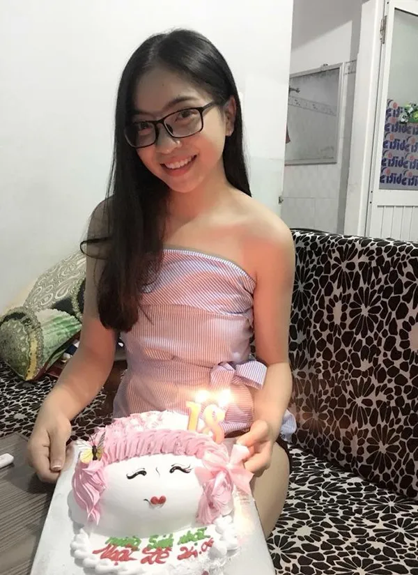 Nhan sắc xinh đẹp của bạn gái tiền vệ Quang Hải - Bóng Đá