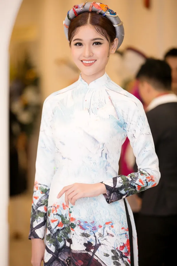 ao-dai-cach-tan-don-xuan-