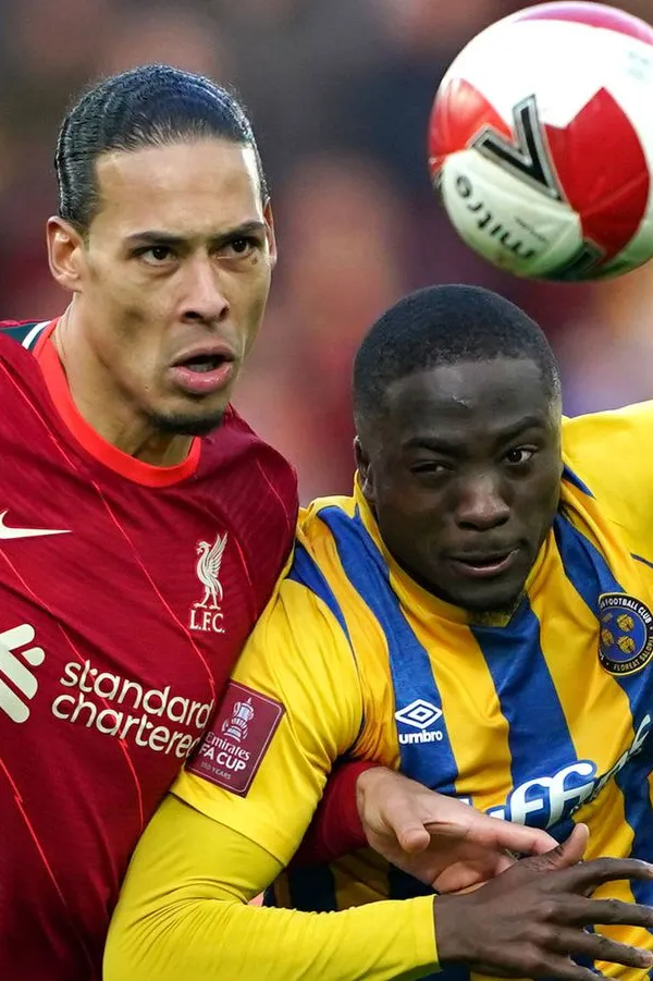 Classy Liverpool hero Virgil van Dijk provides Shrewsbury Town goalscorer Daniel Udoh with ultimate memento - Bóng Đá